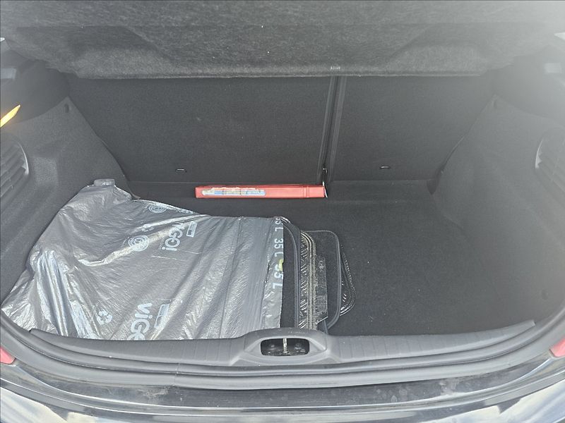 Peugeot 208 1,2 i Actice klima - fotka 23 z 40