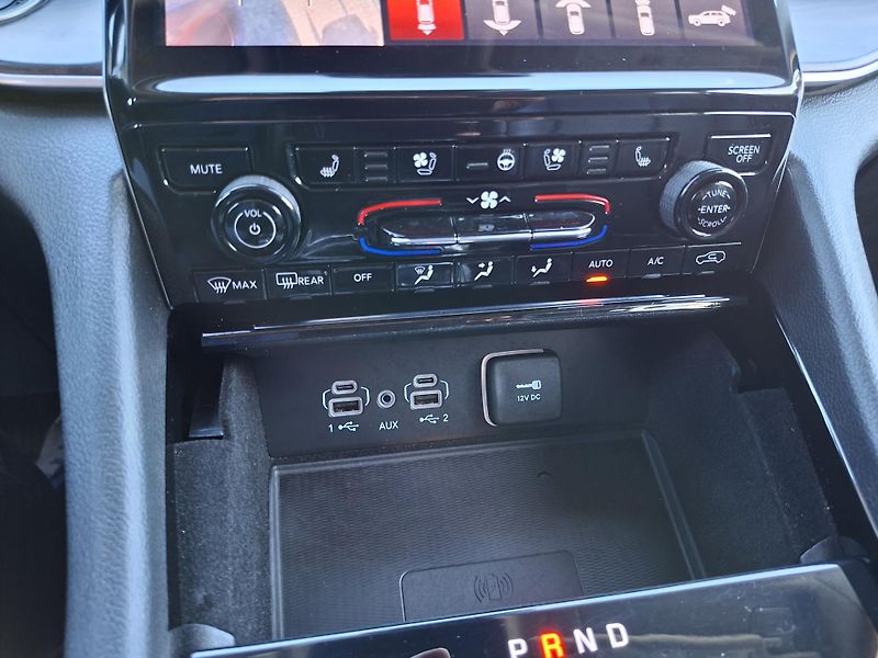Jeep Grand Cherokee (2022) 3,6L V6 4X4 LONG LIMITED 6míst - fotka 33 z 38