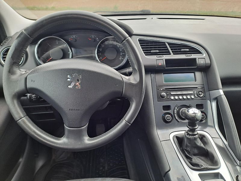 Peugeot 3008 (2010) 1.6 HDi - fotka 17 z 28