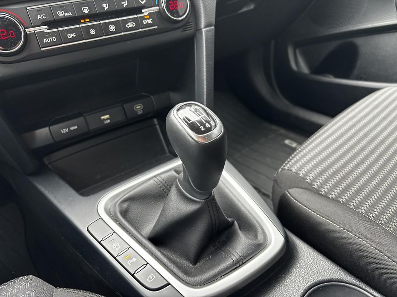 Kia Ceed (2024) SW Exclusive 1.5 T-GDI 118 kW - fotka 9 z 11