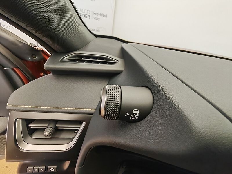 Lexus UX 300h F Sport Design 300H - fotka 29 z 44
