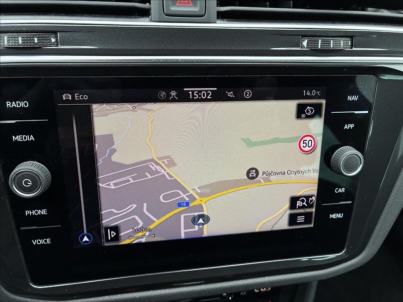 Volkswagen Tiguan 2,0 TAŽNÉ,KAMERA,HEAD-UP - fotka 18 z 31