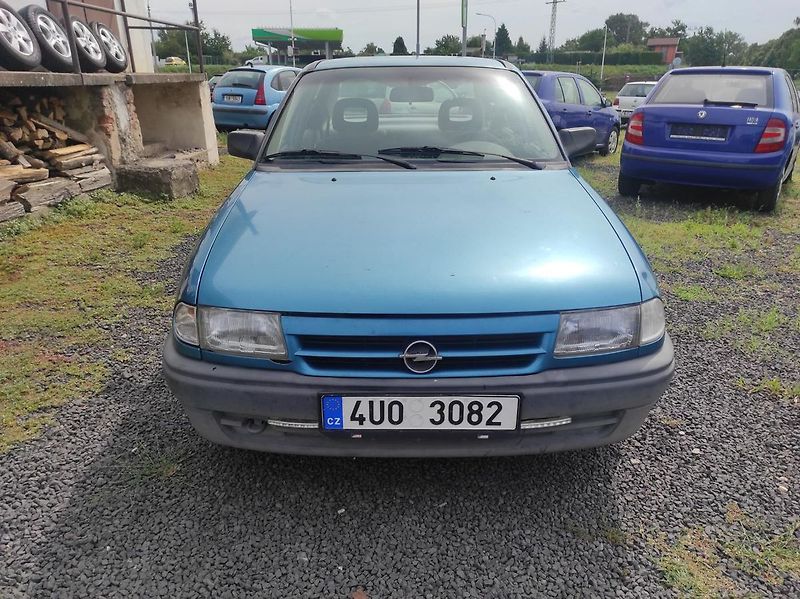 Opel Astra 1.4 8V - fotka 8 z 16