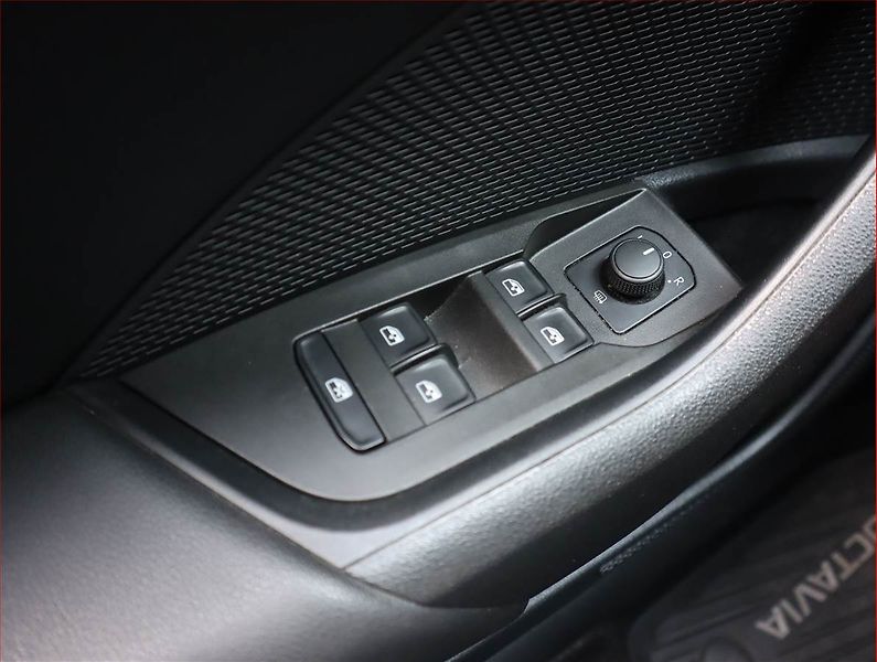 Škoda Octavia (2022) Ambition 2.0 TDI - fotka 13 z 19