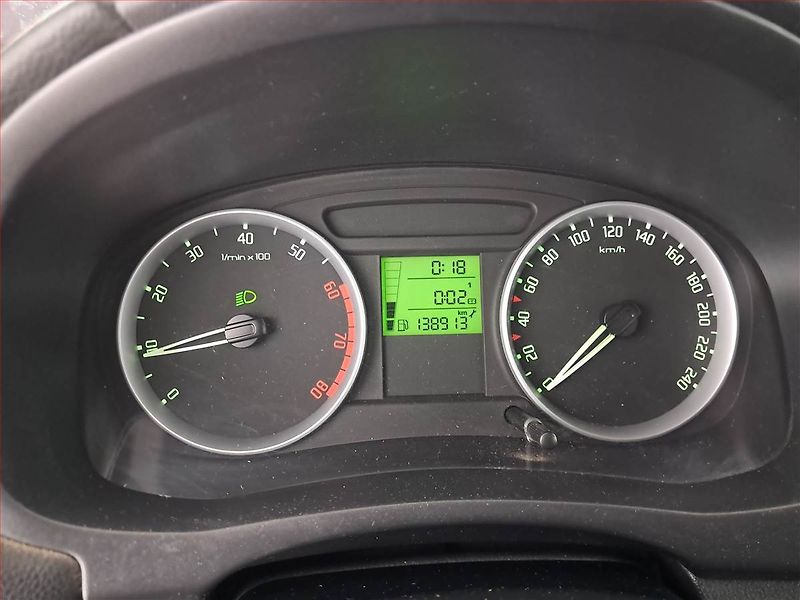 Škoda Fabia (2009) 1.2 12V, nová STK, Tažné - fotka 11 z 15
