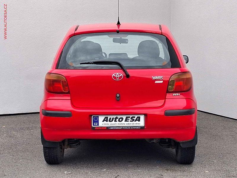 Toyota Yaris (2004) 1.0 VVTi, 2.maj,ČR, AC - fotka 5 z 13