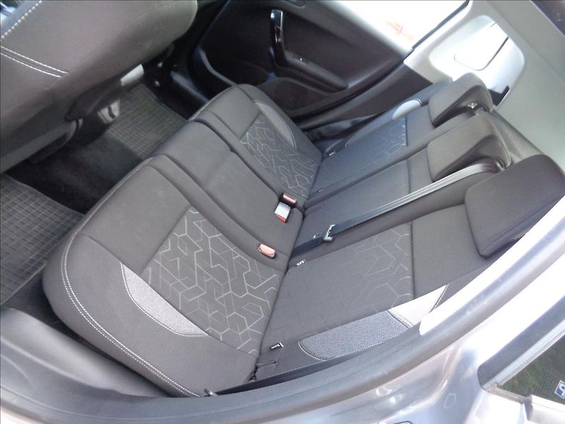 Peugeot 2008 1,2 - fotka 12 z 18