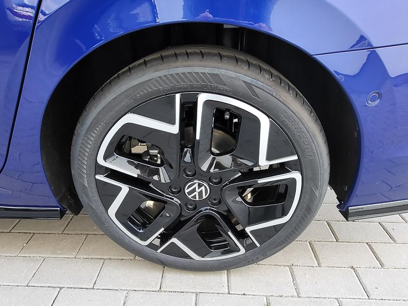 Volkswagen Golf Variant (2026) R-Line People 1,5 eTSI-nové - fotka 21 z 27
