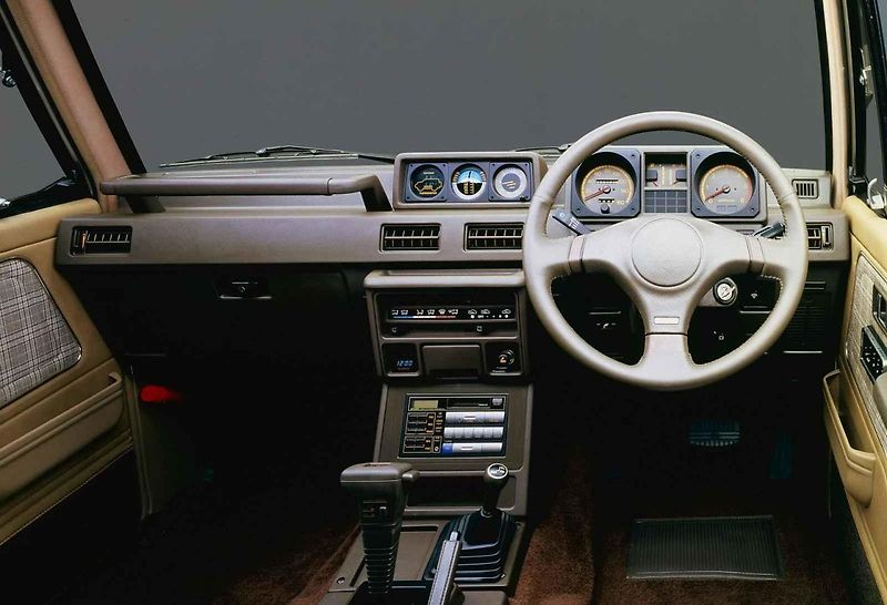 Mitsubishi Pajero při mezigeneračním setkání.