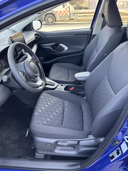 Toyota Yaris (2026) Comfort 1,5 HEV AT - fotka 7 z 14