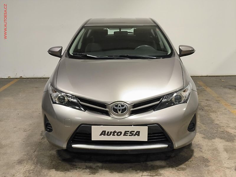Toyota Auris (2015) 1.3 VVT-i, Cool, +kola - fotka 2 z 17
