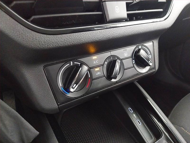 Škoda Scala (2020) Ambition 1.0 TSI, Tempomat - fotka 13 z 20