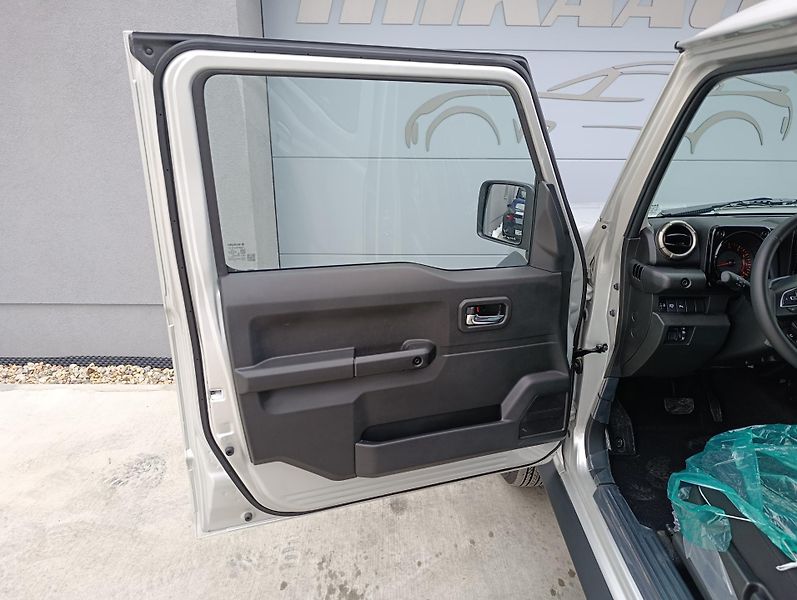 Suzuki Jimny 1.5 ALLGRIP LONG 75kW 4X4 GLX - fotka 22 z 27