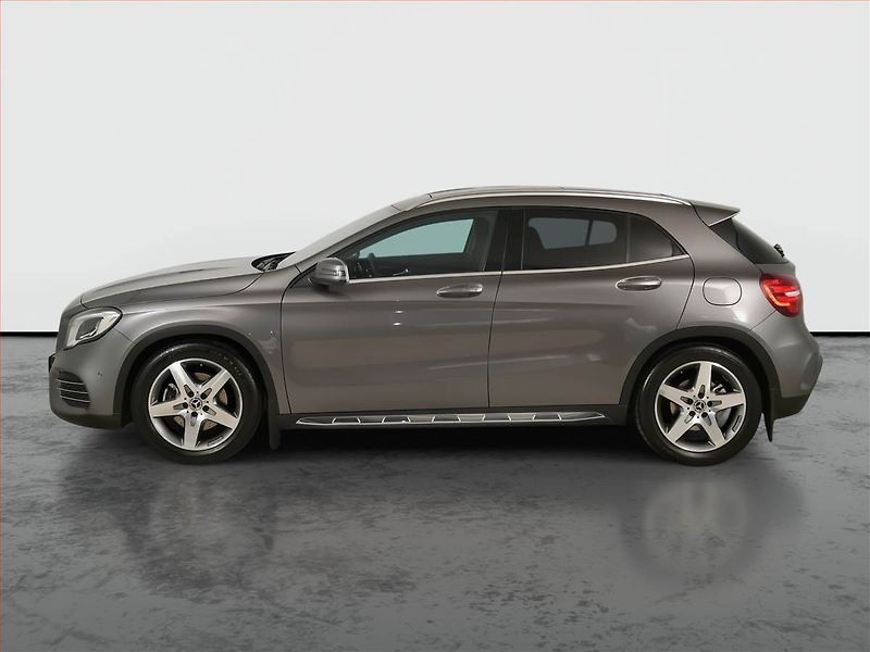 Mercedes-Benz GLA (2018) AMG line 220 4MATIC - fotka 3 z 23