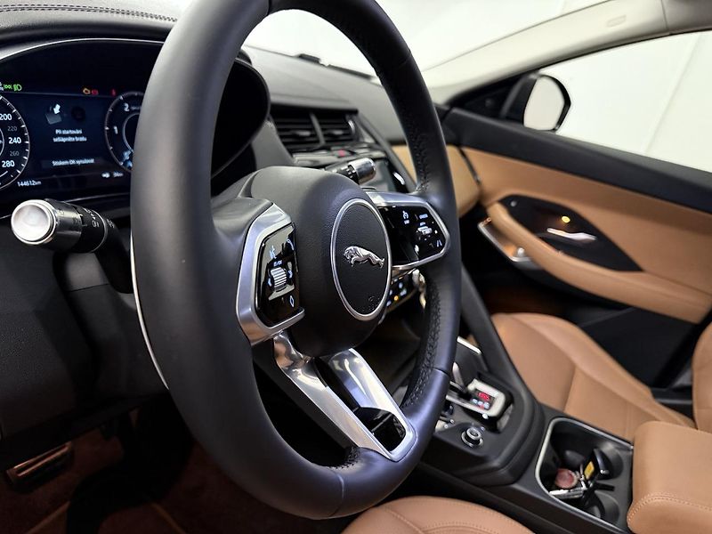 Jaguar E-Pace (2021) 2.0D,4WD,FACELIFT,ZÁRUKA - fotka 39 z 56