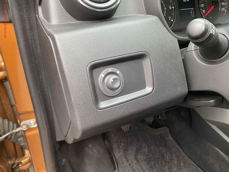 Dacia Duster (2019) 1.3 TCe, Prestige, kamera - fotka 14 z 16