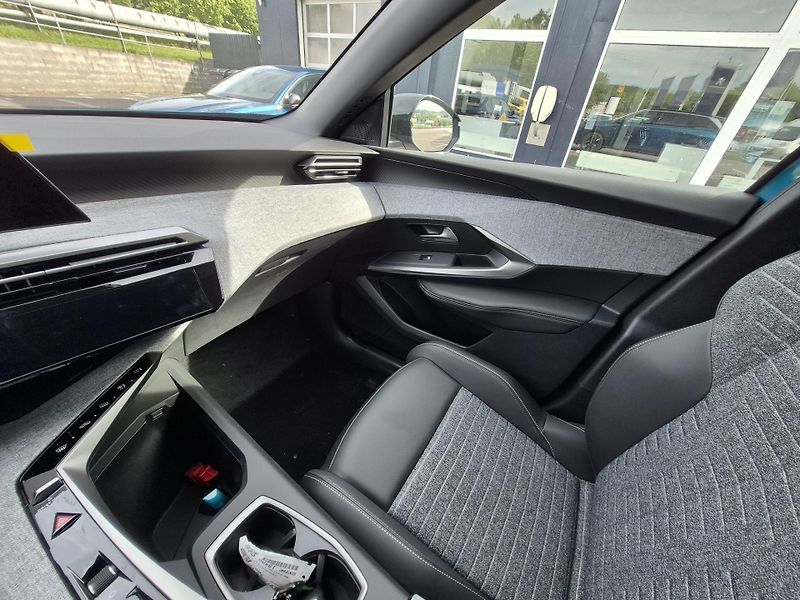 Peugeot 5008 (2026) BUSINESS Hybrid 145 e-DCS6 - fotka 20 z 25