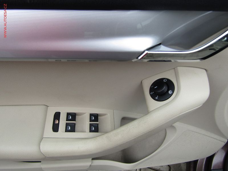 Škoda Octavia (2013) 1.4 TSi, Elegance, DSG, bixen - fotka 11 z 20