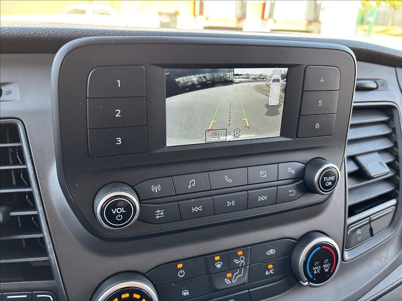 Ford Transit 2,0 EcoBlue 125kW L2 - fotka 31 z 37