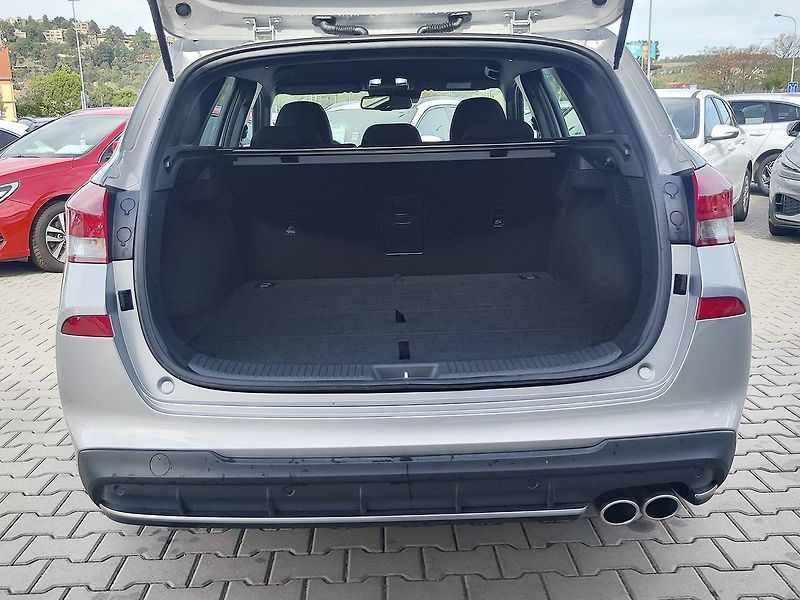 Hyundai i30 1.5 T-GDI/103kW N-Line DCT - fotka 9 z 35
