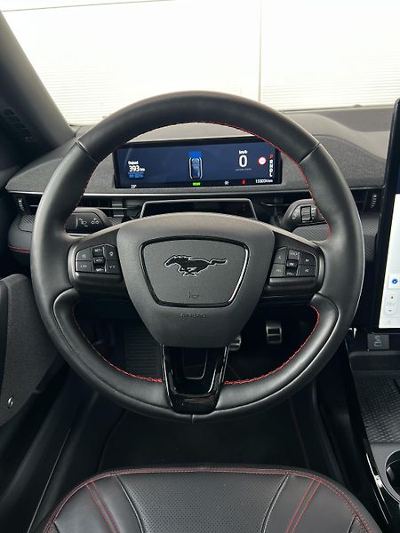 Ford Mustang Mach-E Extended AWD 98 kWh 1.Maj DPH - fotka 9 z 29