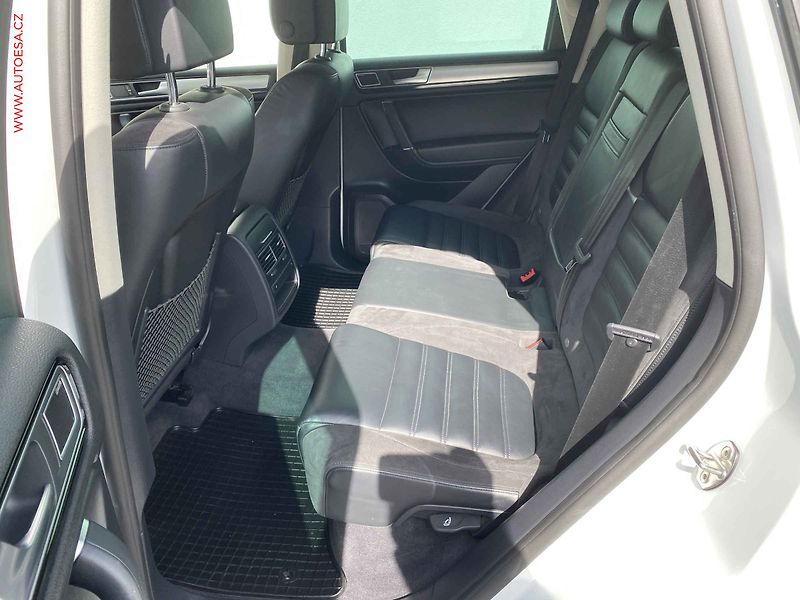 Volkswagen Touareg (2017) 3.0TDi 4x4, ČR, R-Line, TZ - fotka 10 z 23