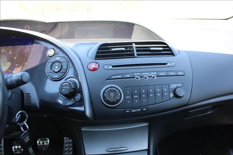 Honda Civic 1,8 i  DIG.KLIMA, VÝHŘEVY - fotka 14 z 28
