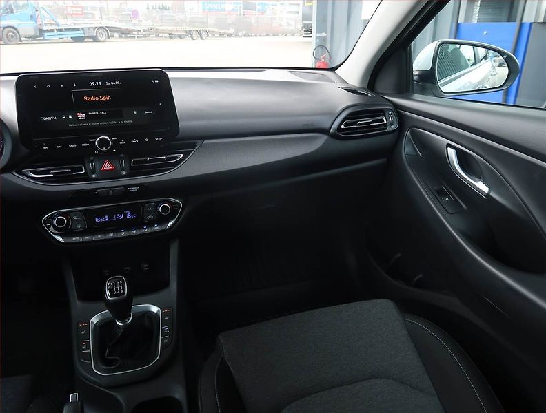 Hyundai i30 (2023) 1.5 DPI, Serv.kniha, Navi - fotka 8 z 20