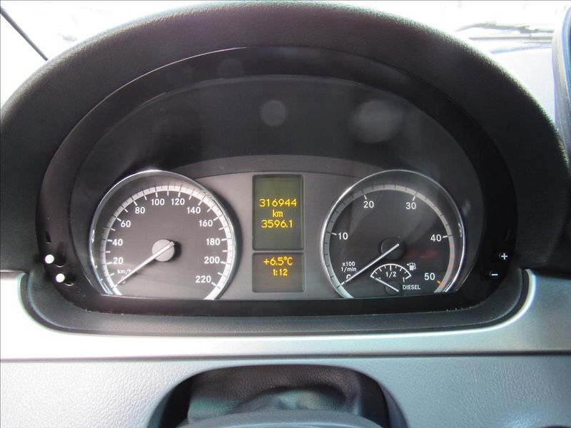Mercedes-Benz Viano 3,0 CDi V6 150kW - fotka 11 z 30