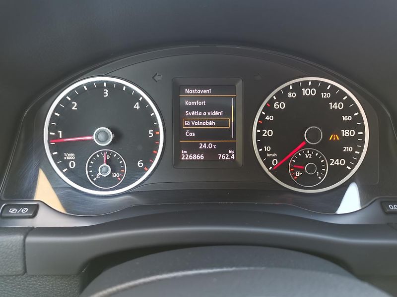 Volkswagen Tiguan (2015) 2,0TDI 130kW DSG ICUP 4x4 1MAJ - fotka 68 z 91