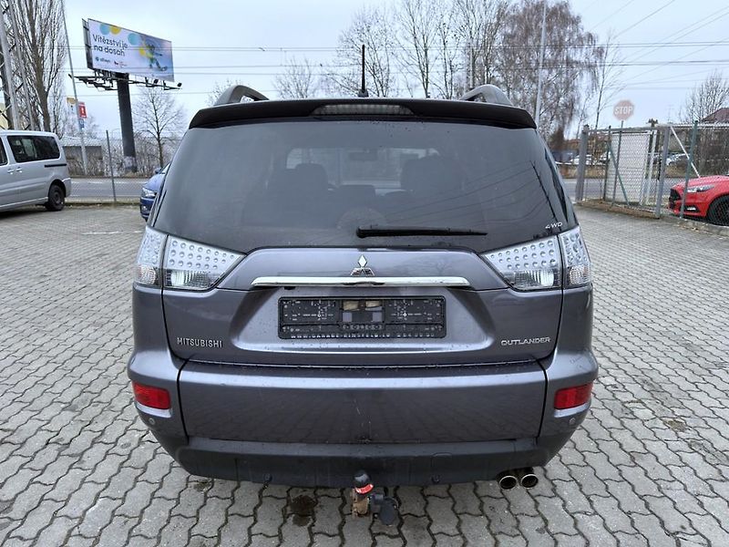 Mitsubishi Outlander 2.2 DI-D 4x4 automat, navigace - fotka 4 z 27