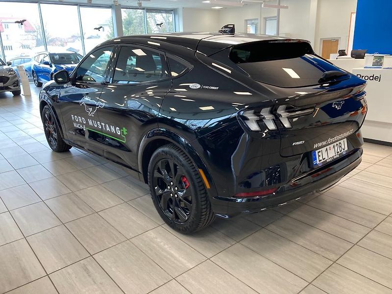 Ford Mustang Mach-E (2023) Premium 351k 99 kWh 5D - fotka 3 z 23