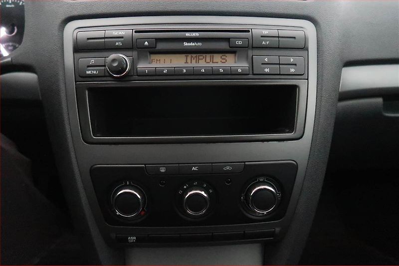 Škoda Octavia (2012) Ambition 1.6, ČR,1.maj - fotka 12 z 15