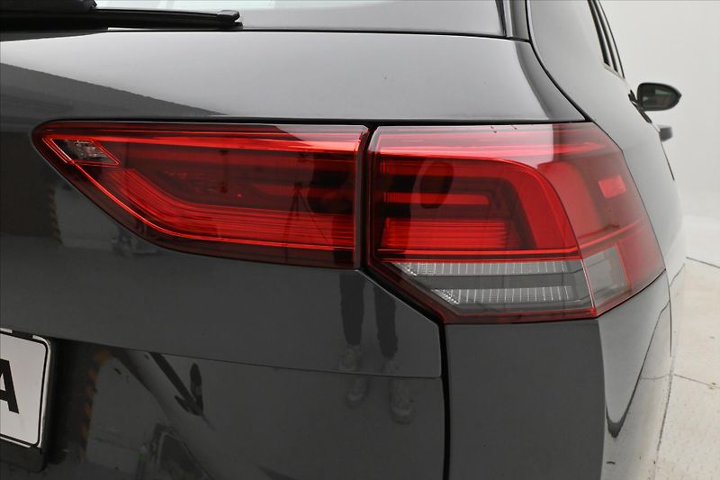 Volkswagen Golf 2,0 TDI 85 kW DSG Life Záruka - fotka 31 z 32