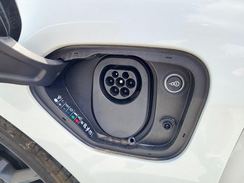 Porsche Taycan GTS 440kW 4S Electric - NOVÉ - fotka 37 z 48