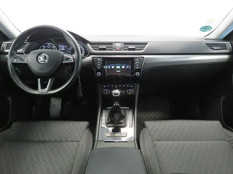 Škoda Superb - fotka 5 z 25