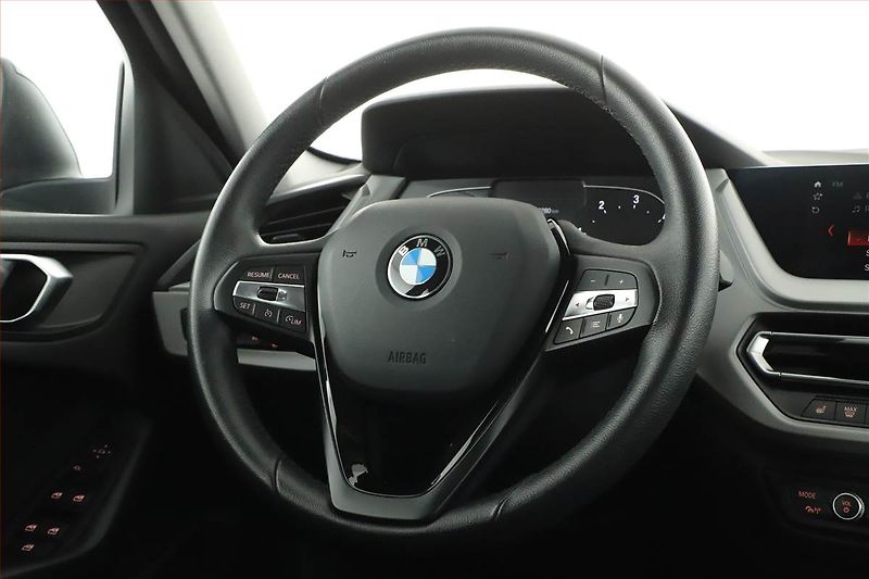 BMW Řada 1 (2020) 116d, Automat, Navi, Tempomat - fotka 19 z 21