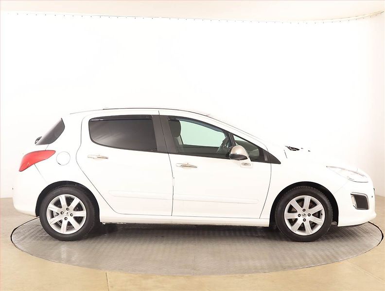 Peugeot 308 (2012) 1.6 HDi, Navi, Park. senzory - fotka 6 z 17
