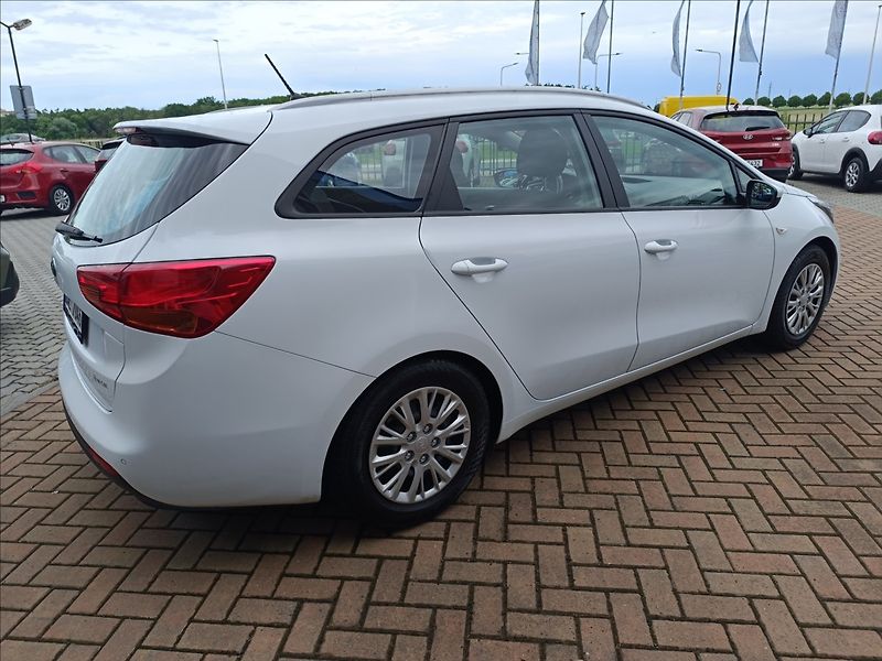 Kia Ceed 1,4 CVVT - fotka 5 z 16