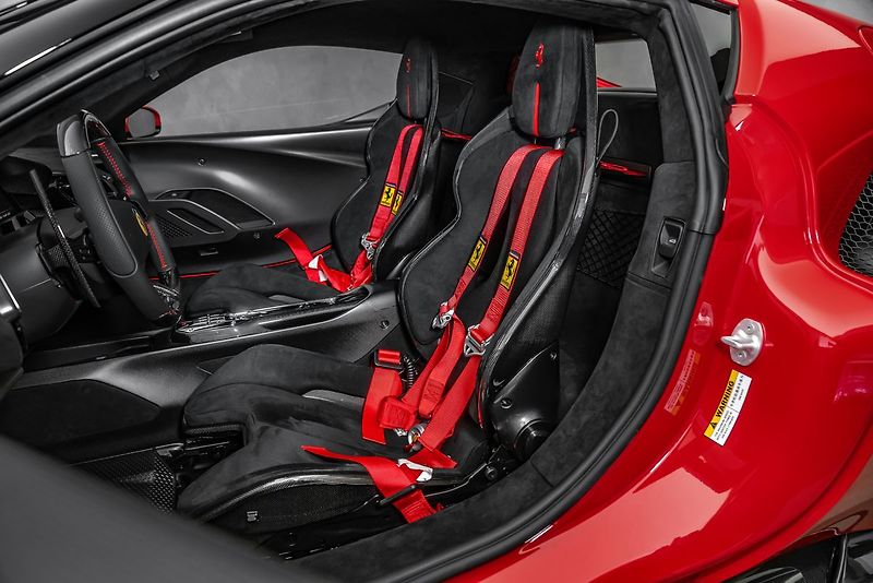 Ferrari 296 GTB Speciale, lift, surround, ACC - fotka 23 z 35