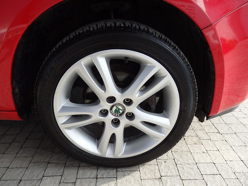 Škoda Fabia 1,4 16V SPORT, DIGI KLIMA, 16´ - fotka 12 z 14