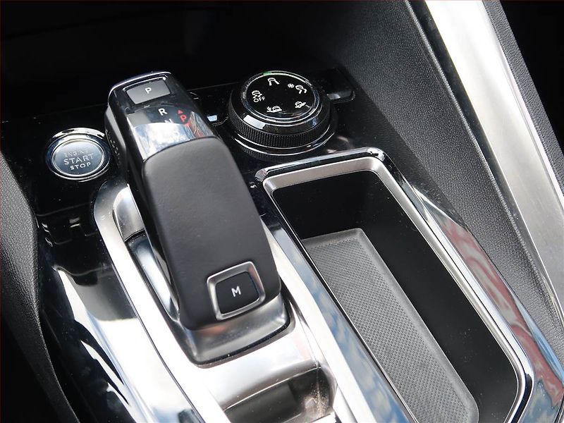 Peugeot 3008 (2019) Allure 1.2 PureTech, Automat - fotka 13 z 18