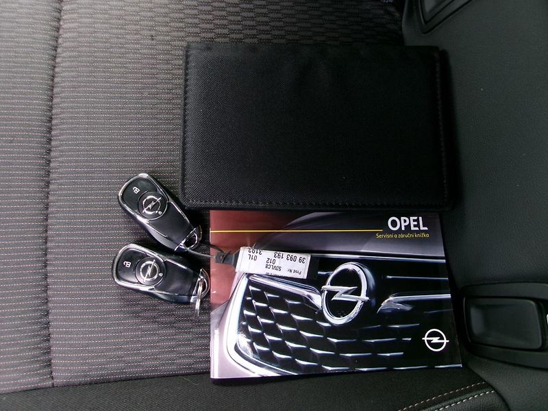 Opel Insignia ST 2.0 Turbo 191kW 4x4 automat - fotka 40 z 43
