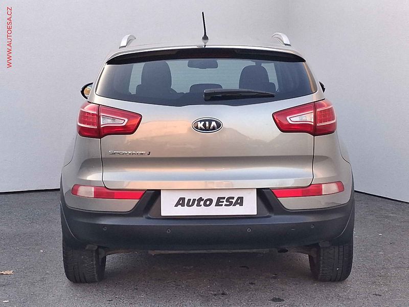 Kia Sportage (2012) 1.6 GDi, AC, park. senzor - fotka 5 z 15