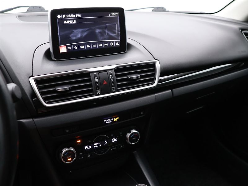 Mazda 3 2,0 Skyactiv-G120 88kW - fotka 17 z 28