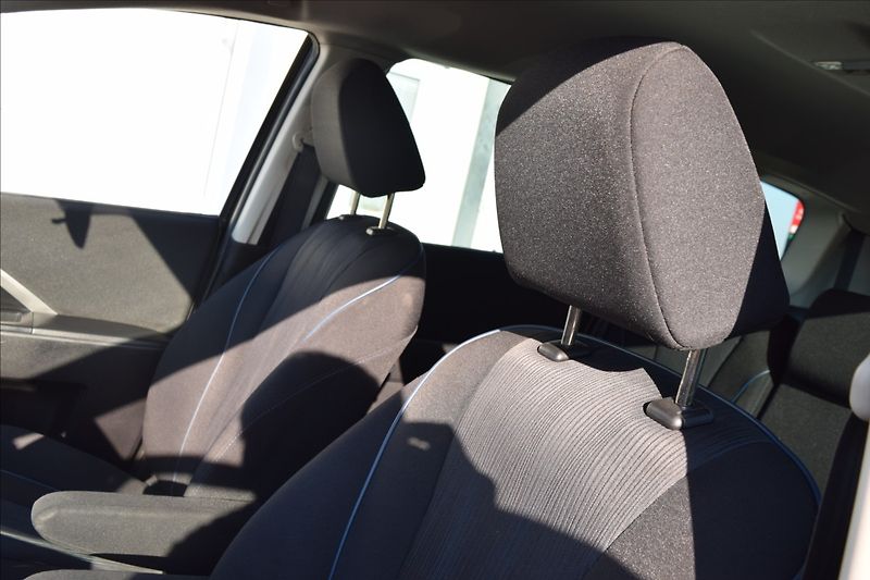 Mazda 5 2,0 110KW 7MÍST VÝHŘEV NAVI - fotka 39 z 46