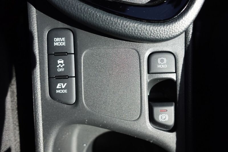 Toyota Yaris Cross 1,5 HEV Style - fotka 21 z 33