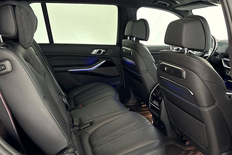 BMW X7 xDrive40i - fotka 14 z 29