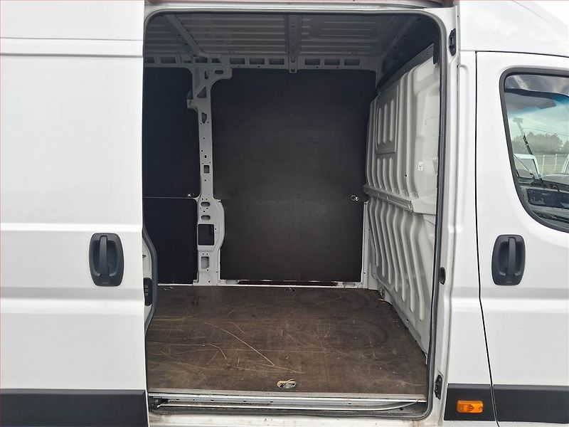 Peugeot Boxer (2023) 2.2 BlueHDi, Maxi, 14m3, 1.0t - fotka 14 z 16