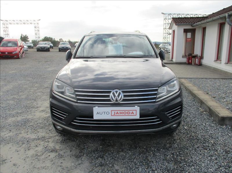 Volkswagen Touareg 3,0 TDI, DSG,servis,el.tažné - fotka 2 z 30